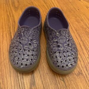 Native girls shoes purple C11